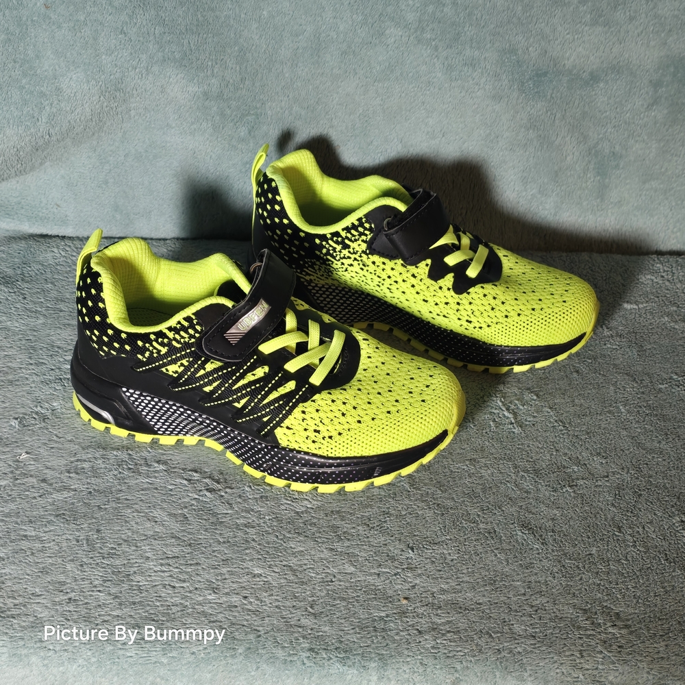 KUBUA (also branded as UBFEN) kids' lightweight running and tennis sneakers.